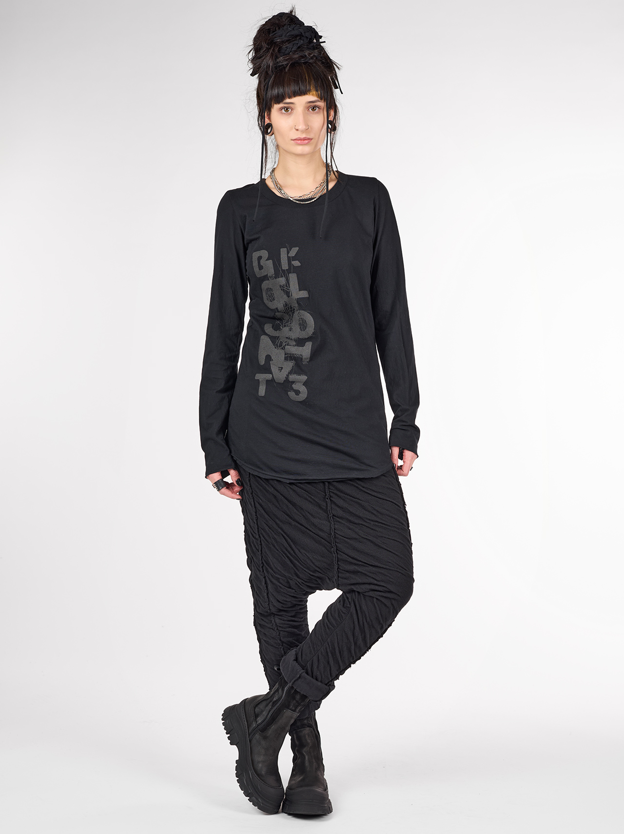 SLANG-longsleeve-with-necklace-RBB-1963-photo-2